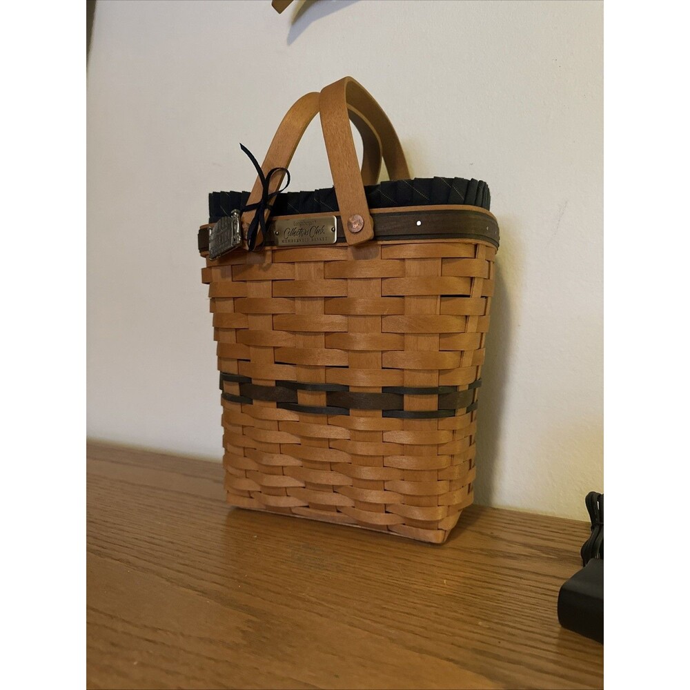2000 Longaberger Collectors Club Membership Basket With Garden Gate Tulip Pin